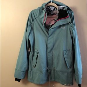 Oakley snowboard jacket size M.